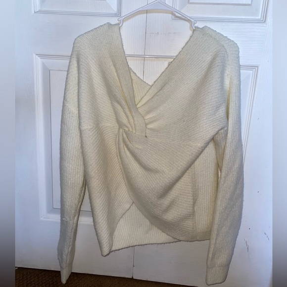 Cozy fall knotted sweater🍂 - Picture 5 of 6